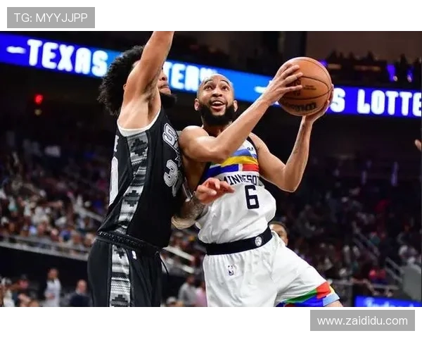 巴雷特半场表现稳健命中5记三分贡献15分2板2助 正负值+15助力球队领先