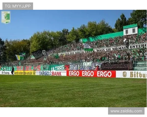 山西男篮主场啦啦队热力开场 大长腿齐跳燃爆全场引球迷欢呼