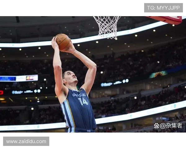 拉文状态火热半场十投七中高效砍下十六分助攻抢断全面爆发